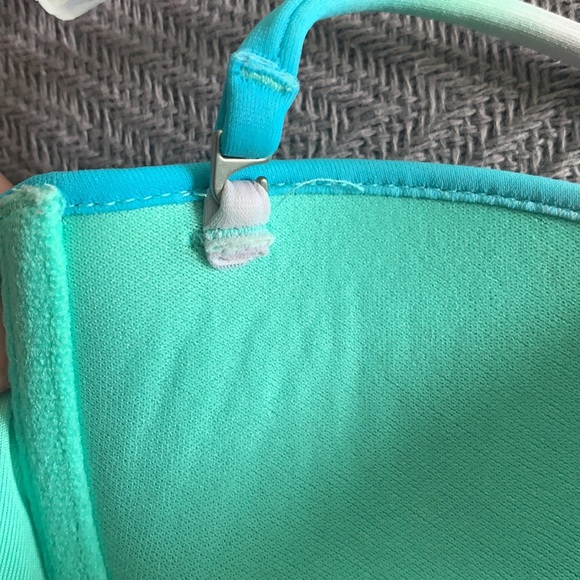 Victoria Secret 32B Swim Top - Picture 3 of 4